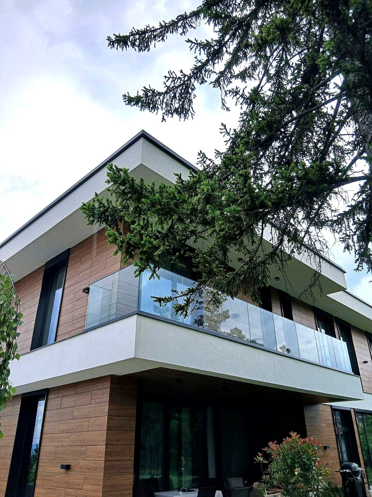 Frameless glass railings and all-glass balustrades manufactured and installed in Sofia by experienced railing specialists.