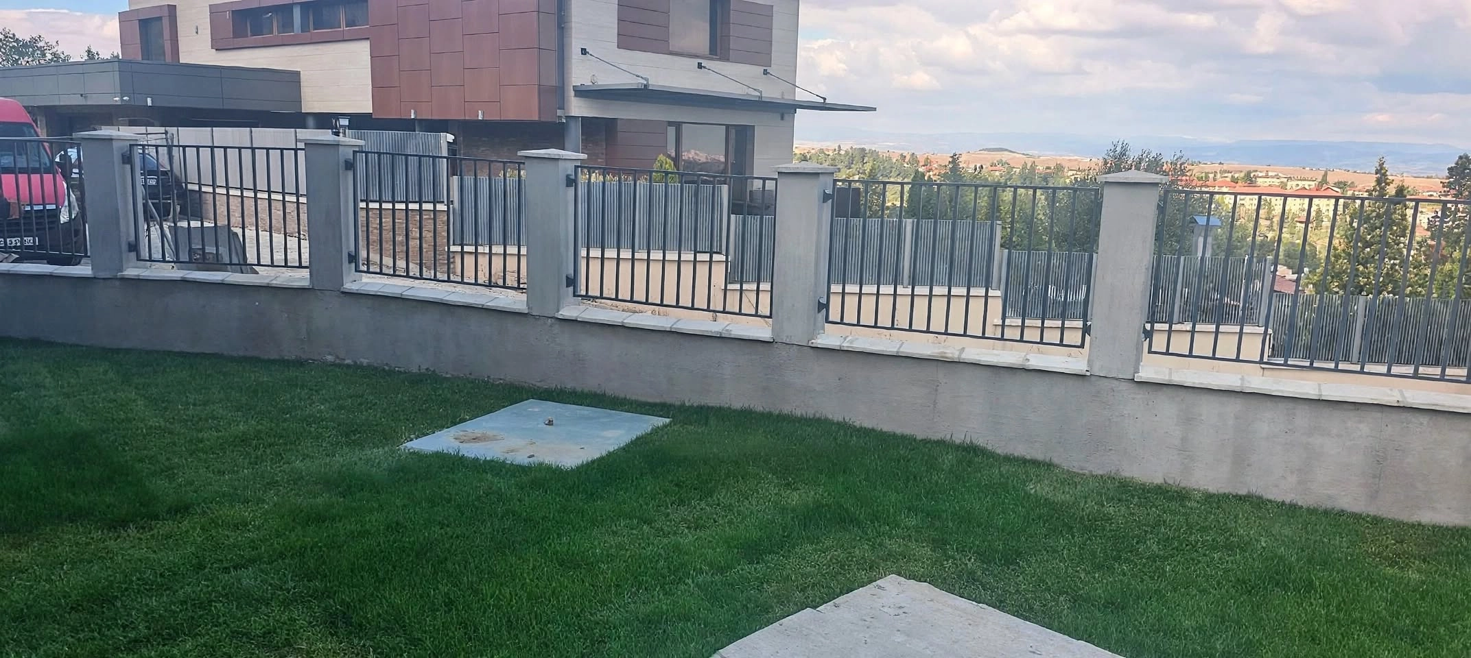 Дворна ограда метални пана код на продукта OGR-MET-VRAT-ANTR-100
