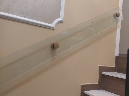 Парапет по стена завършен