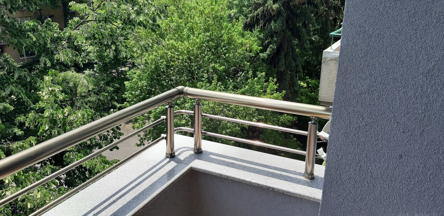 Иноксов парапет на тухла
