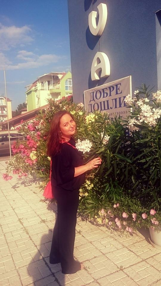 Хотел ДЕСИСЛАВА. Равда. Резервации хотел до плажа с басейн, ресторант и безплатен паркинг.