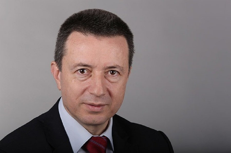 Янаки Стоилов става член на Конституционния съд с указ на държавния глава