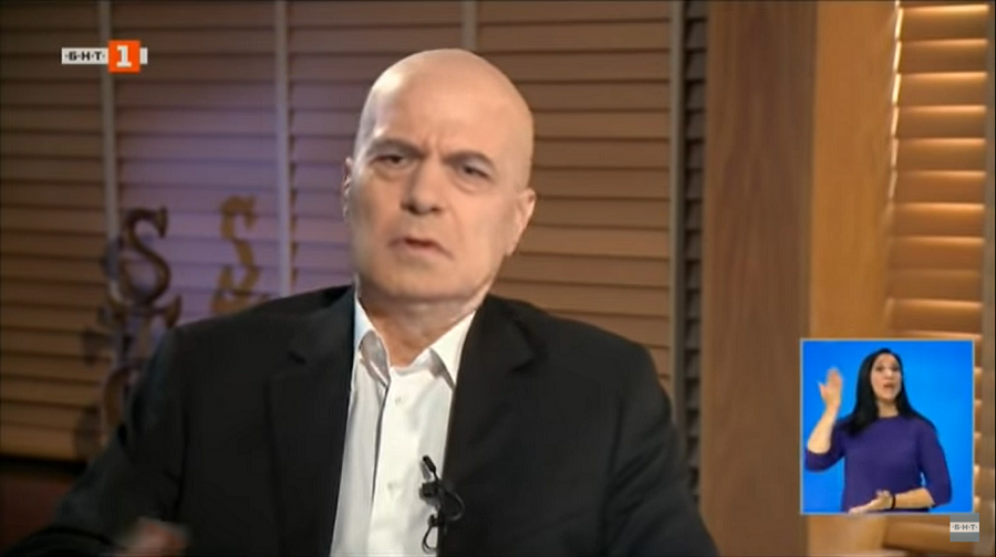 Слави говори на запис по БНТ часове след връчването на мандата на БСП, за да матира политическите процеси