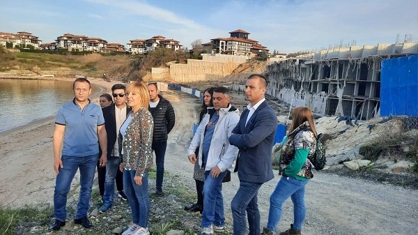 Манолова на Алепу: Това безобразие трябва да се премахне | The News BG Reporter ®