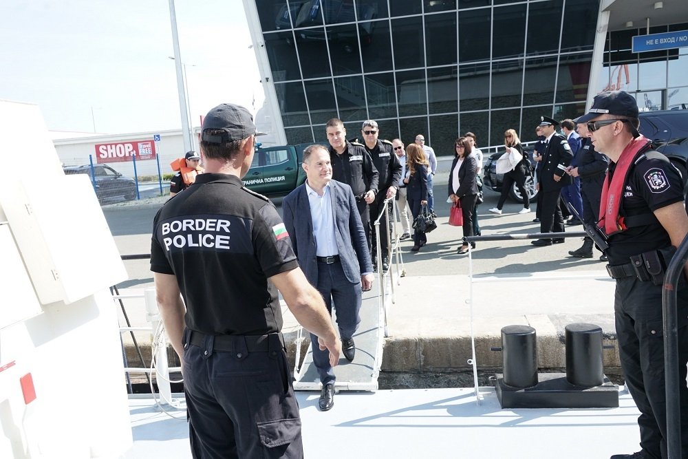 Обстановката на южната ни граница е напрегната, но под контрол. Служители на Фронтекс подпомагат българските граничари | The News BG Reporter ®