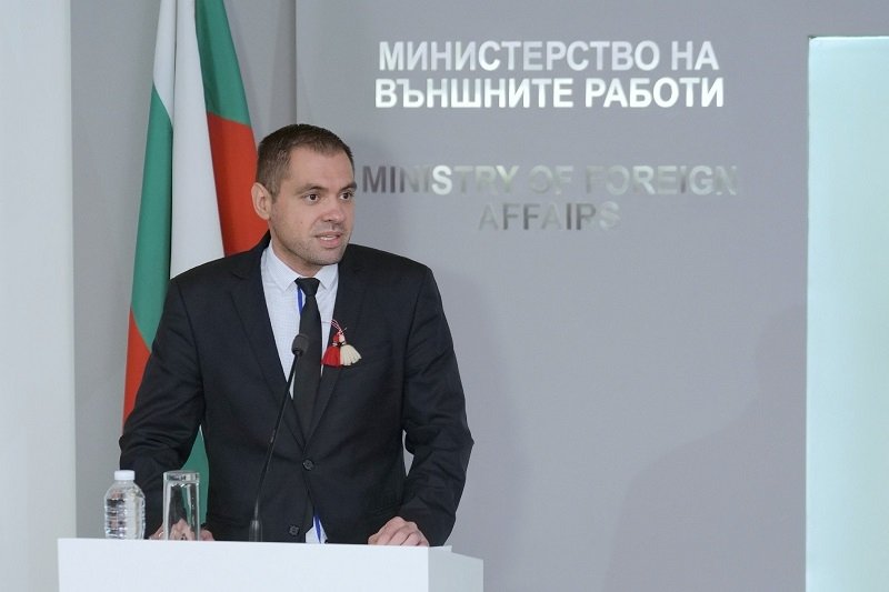 ВЪНШНО ОБЯВИ ДВАМА РУСКИ ДИПЛОМАТИ ЗА ПЕРСОНА НОН ГРАТА | The News BG Reporter ®