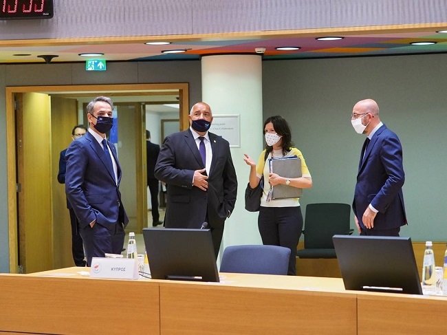 БОРИСОВ СЕ СРЕЩНА С МИЦОТАКИС ПРЕДИ СРЕЩАТА НА ЛИДЕРИТЕ