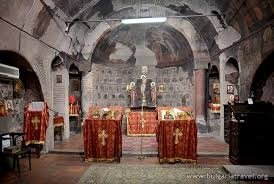 В СПИРАЛАТА НА ЗЛОТО - СВЕТИНЯТА "СВЕТА ПЕТКА САМАРДЖЙСКА" ОСЪМНА С ЯЙЦА И БОЯ ПО СТЕНИТЕ