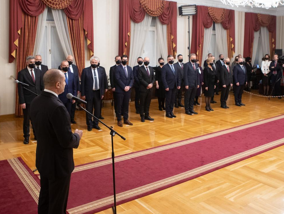 РУМЕН РАДЕВ КЪМ СЛУЖЕБНИТЕ МИНИСТРИ: "ДНЕС ВАШАТА МИСИЯ Е ИЗПЪЛНЕНА!" | The News BG Reporter ®