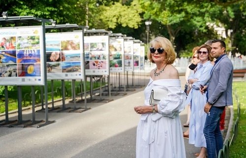 ИЗЛОЖБА НА ПРЕДАВАНЕТО "ЕВРОПЕЙЦИ" БЕ ОТКРИТА В ГРАДИНКАТА ПРЕД НАРОДНИЯ ТЕАТЪР "ИВАН ВАЗОВ" | The News BG Reporter ®