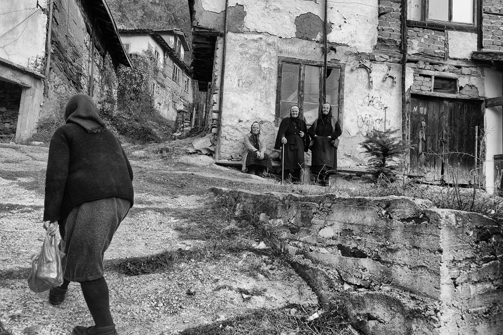 Откриват фотографската изложба на проф. Цочо Бояджиев - „Убежище“ | The News BG Reporter ®