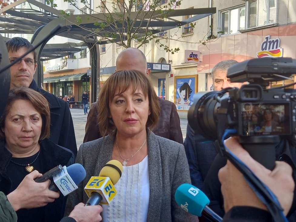 Манолова: Обжалваме пред съда новата заповед за „зелен сертификат“ заради дискриминация