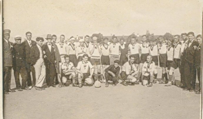 1895-1919 - Първи стъпки