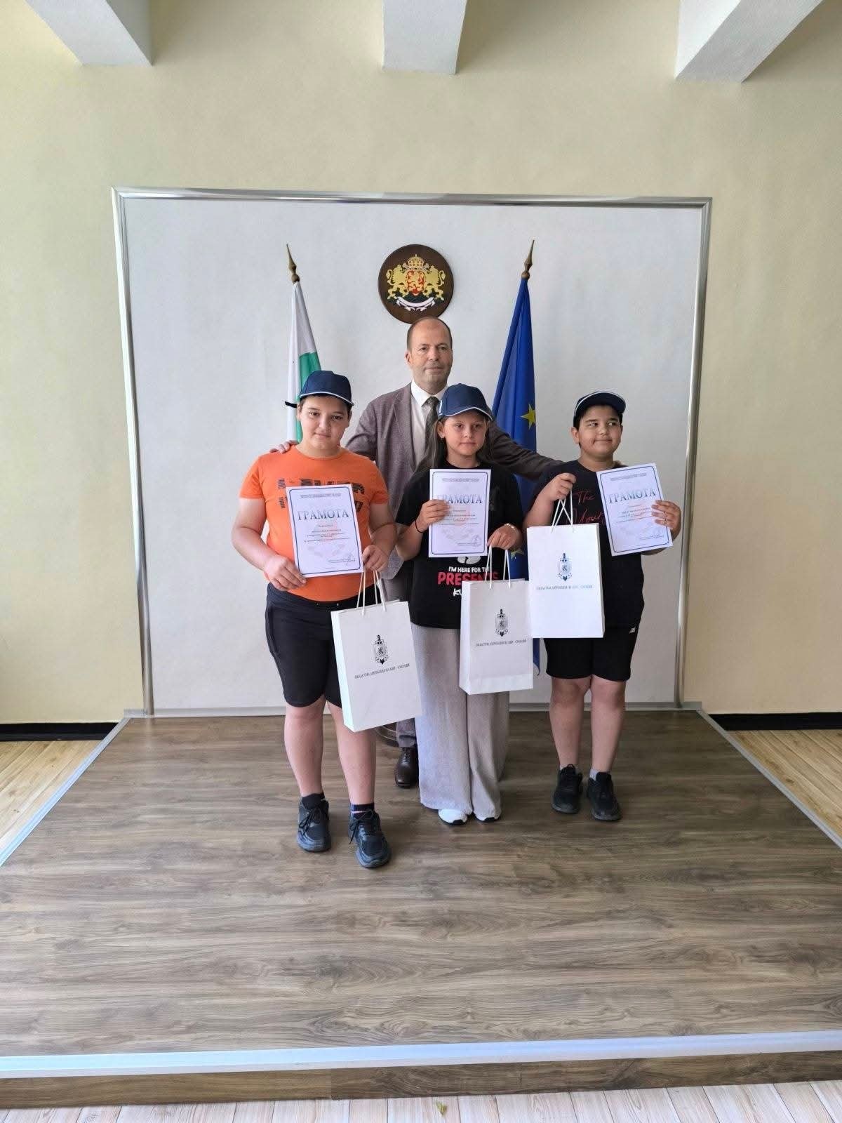 НАГРАДИ